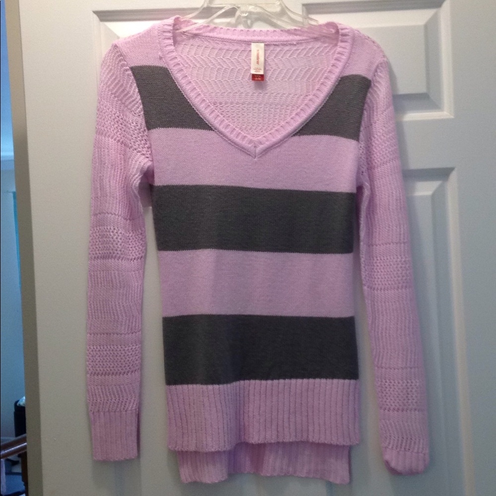 3/$20🐱Pink and grey striped sweater